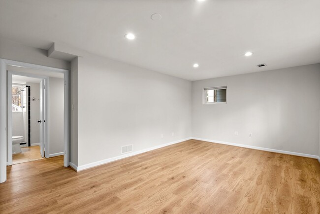 Building Photo - 3 Bed 3 Bath - Silver Spring Split Level -...