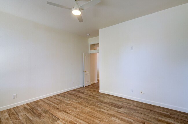 Building Photo - 5508 W Bluff Ave