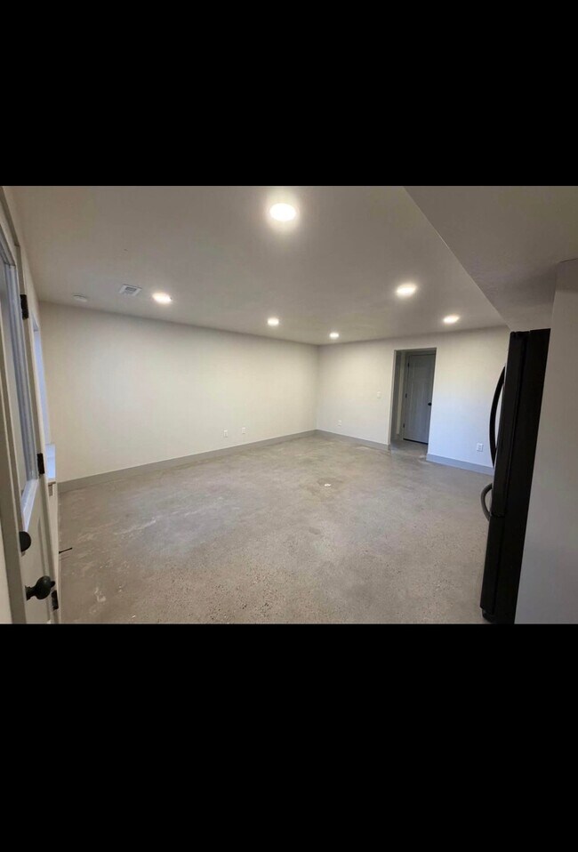 Building Photo - 417 S 50 W Cir
