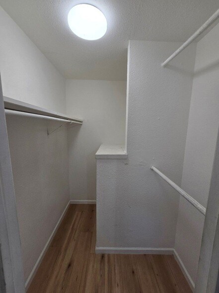 Building Photo - 5640 Birchmont Dr