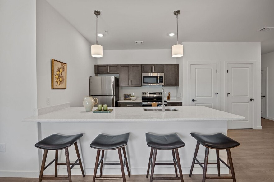 Building Photo - Midland Pointe at Lake Norman