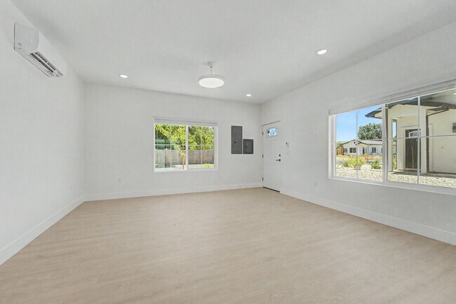 Building Photo - BRAND NEW 2 BEDROOM 2BATH