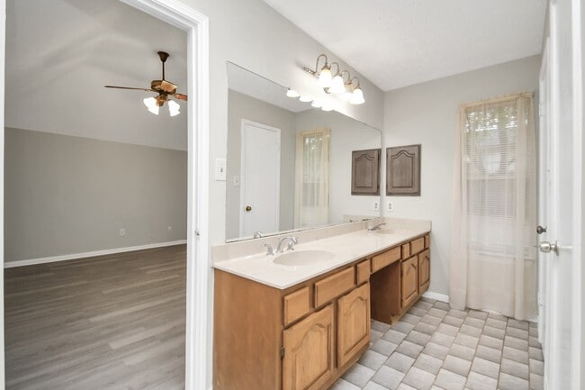 Building Photo - 14810 Cypress Ridge Dr