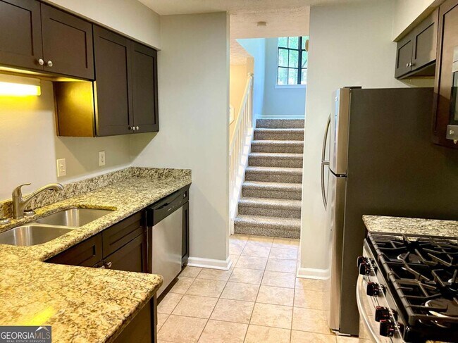 Building Photo - 415 Hillsdale Dr