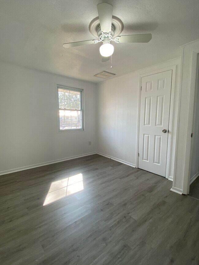 Building Photo - 12120 71st St E