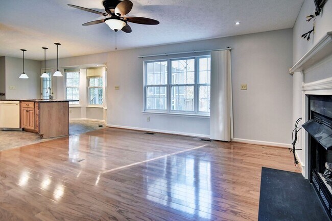 Building Photo - Updated Poquoson Home on Large Lot