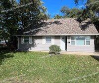 Building Photo - 3 spacious bedrooms, 1 updated bathroom home in Gary, IN