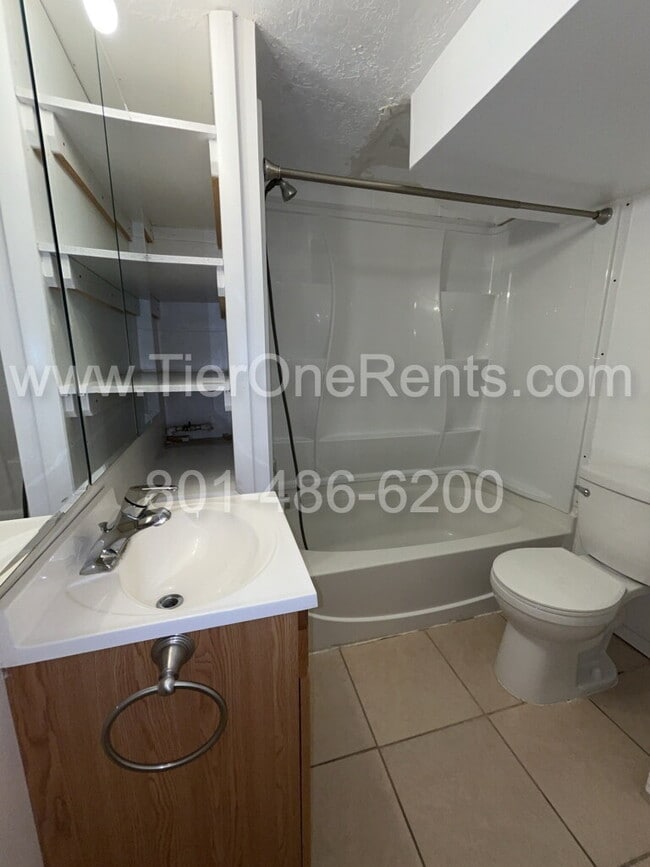 Building Photo - No deposit option available for qualified renter with Obligo!