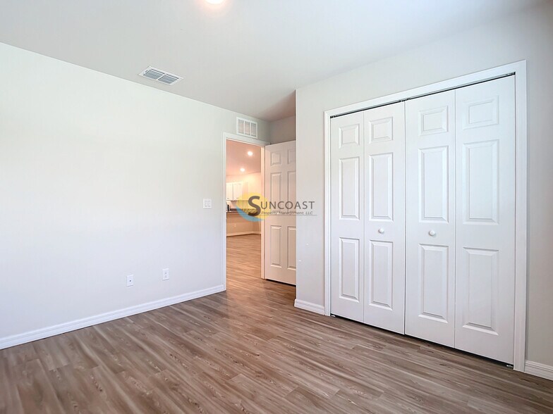 Building Photo - 17133 Thompson Ave
