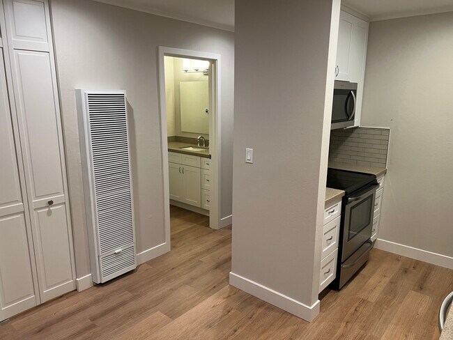 Building Photo - 2742 Oak Rd