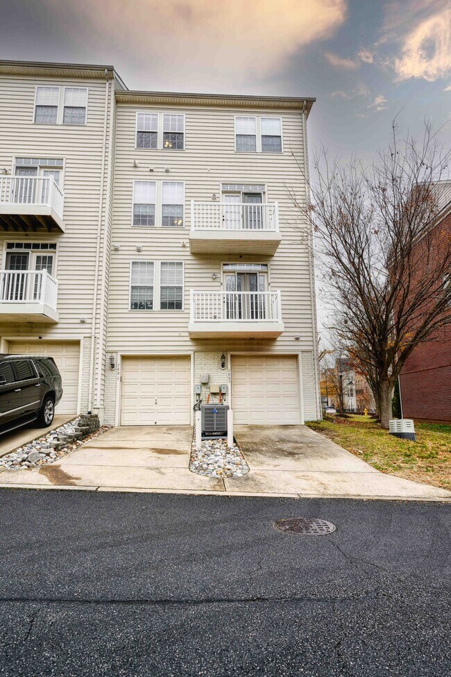 Building Photo - 2691 Sheffield Hill Way