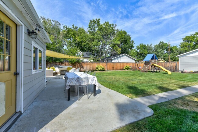 Building Photo - 303 E Chester St