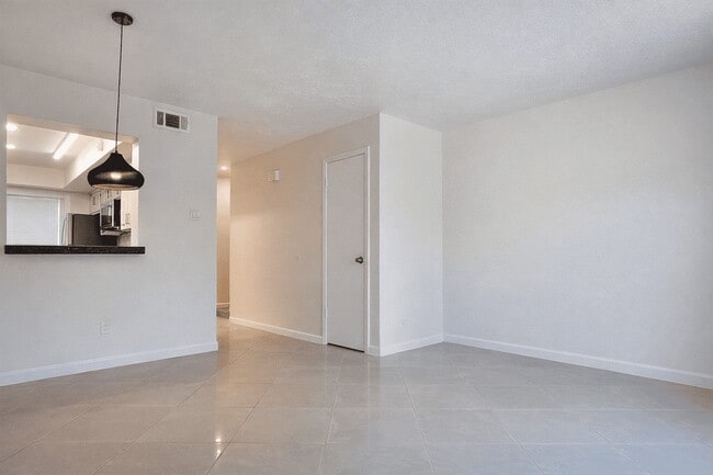 Building Photo - 7827 Leonora St