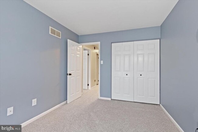 Building Photo - 105 Pin Oak Ct