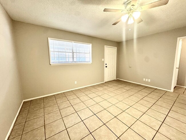 Building Photo - Unbelievable location! Available Today!