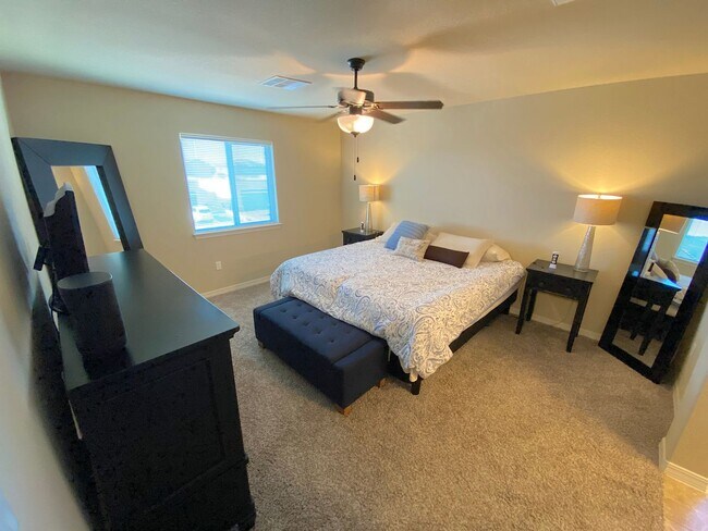 Building Photo - East El Paso 3 bed Refrig A/C w/ Gorgeous ...