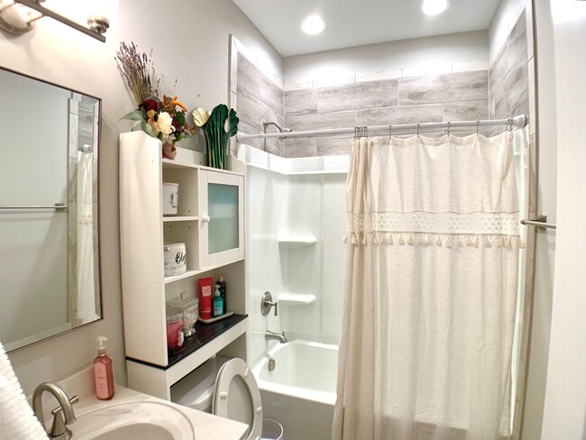 Building Photo - 260 Bluebriar Trace