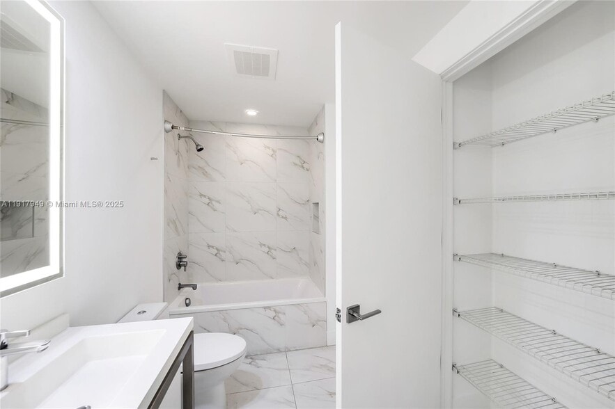 Building Photo - 2000 Metropica Way