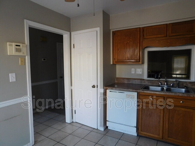 Building Photo - 5557 Old Guard Crescent