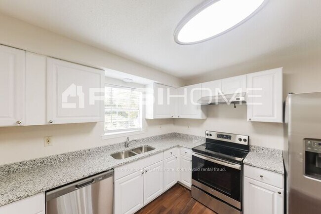 Building Photo - 741 Twin Ridge Dr