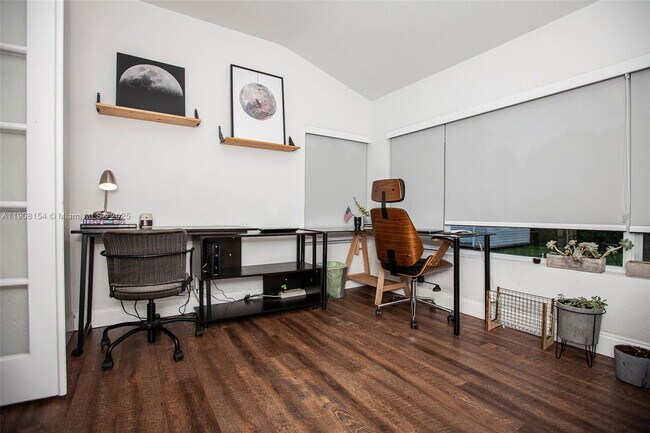 Building Photo - 1050 NW 46th St