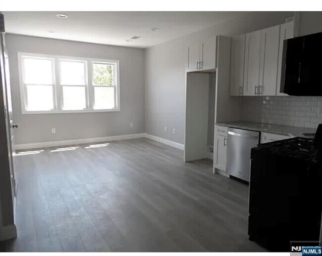 Building Photo - 209 Avenue F