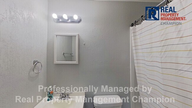 Building Photo - 3 BD/2 BA Home w/Attached Garage on Large Corner Lot w/Fenced Backyard