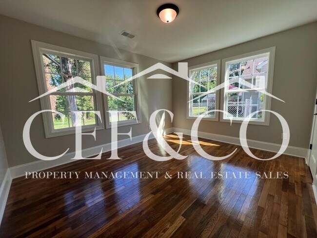 Building Photo - Spacious 3 bedroom home now available in Spartanburg!