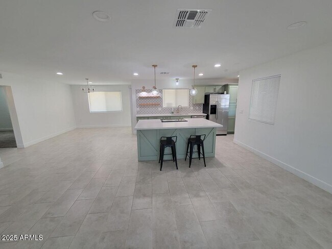 Building Photo - 11832 N Balboa Dr