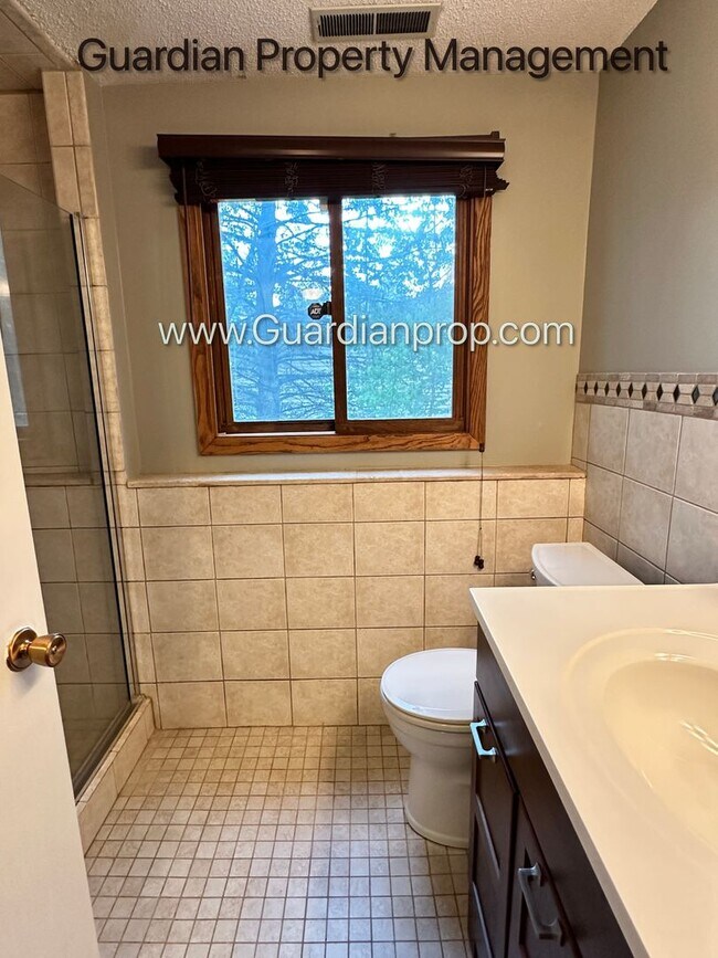 Building Photo - Eden Prairie Single Family Home, Fenced Yard, 2 Car Garage, Dishwasher W/D