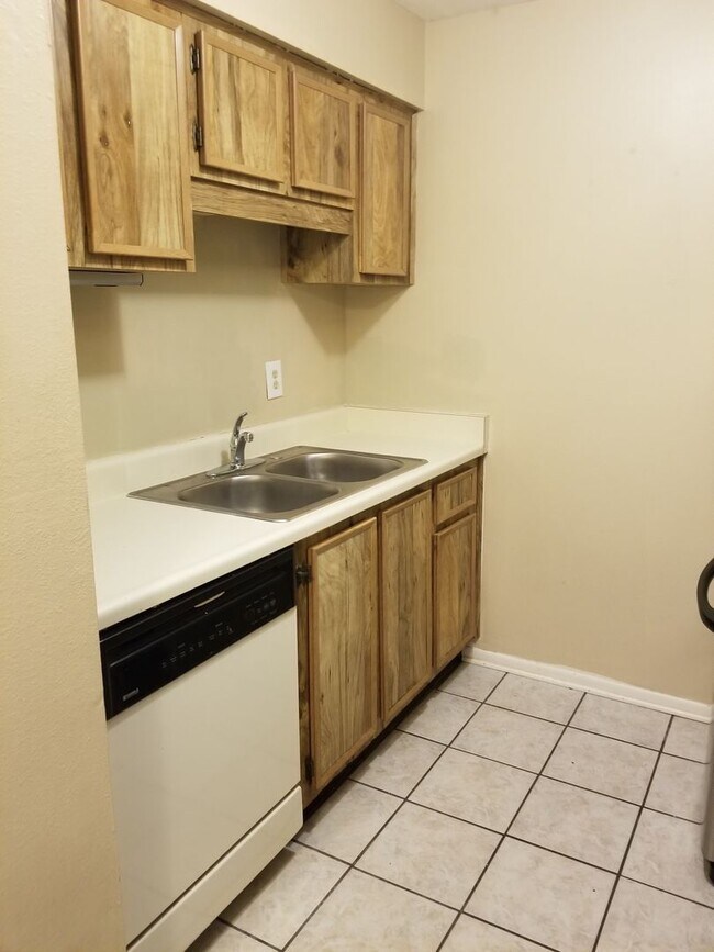 Building Photo - 14213 Shadow Moss Ln