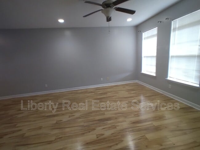 Building Photo - 402 Conley Dr