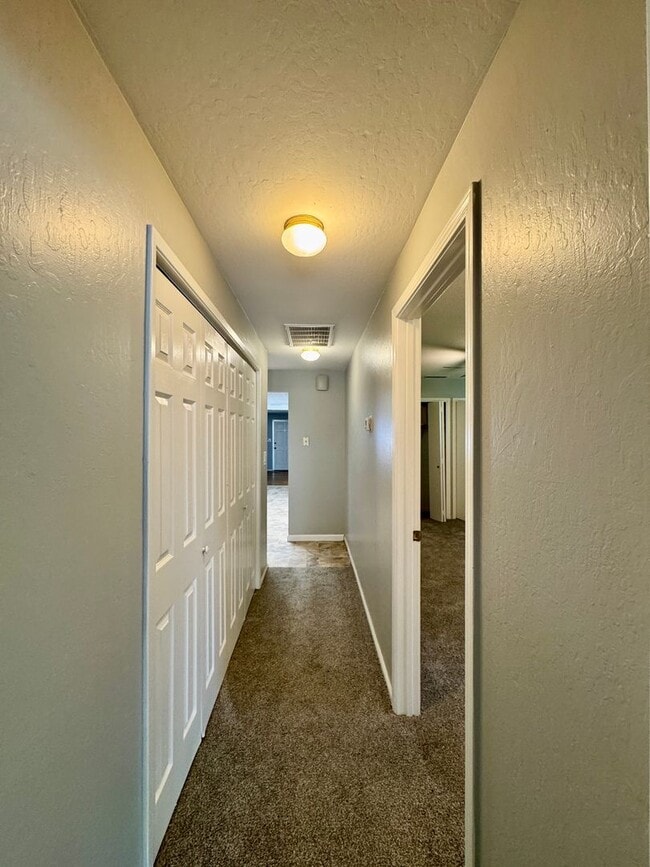 Building Photo - Charming Home Available in Tahoe Park!