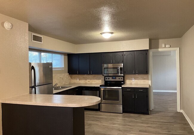 Building Photo - 1801 S 41st St