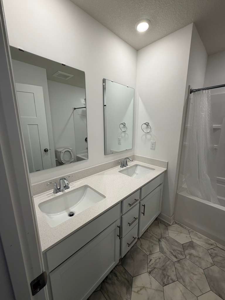 Building Photo - 10604 Heron Ave S