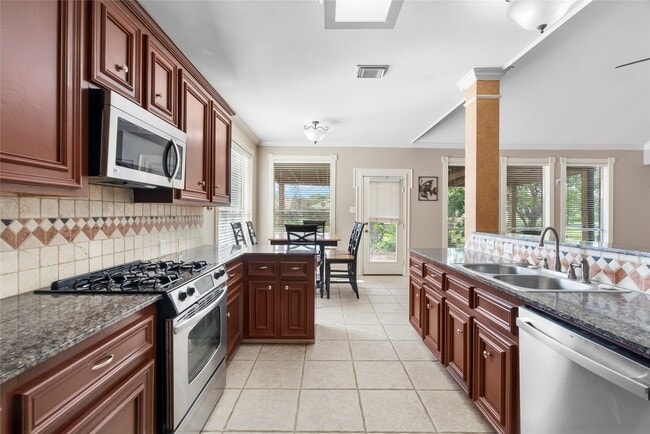 Building Photo - 510 Crestwater Ct