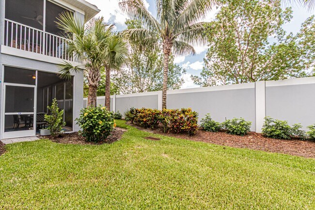 Building Photo - Luxury Naples 2-Bed Home Minutes to Downtown & Beaches | Resort-Style Amenities