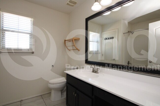 Building Photo - 12123 W Cottontail Ln