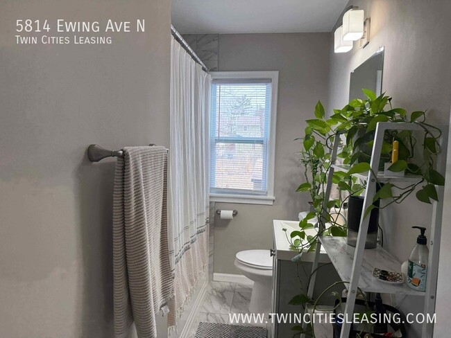 Building Photo - 5814 Ewing Ave N