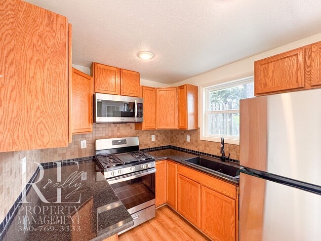 Building Photo - Private Retreat with Expansive Yard & Loft Space