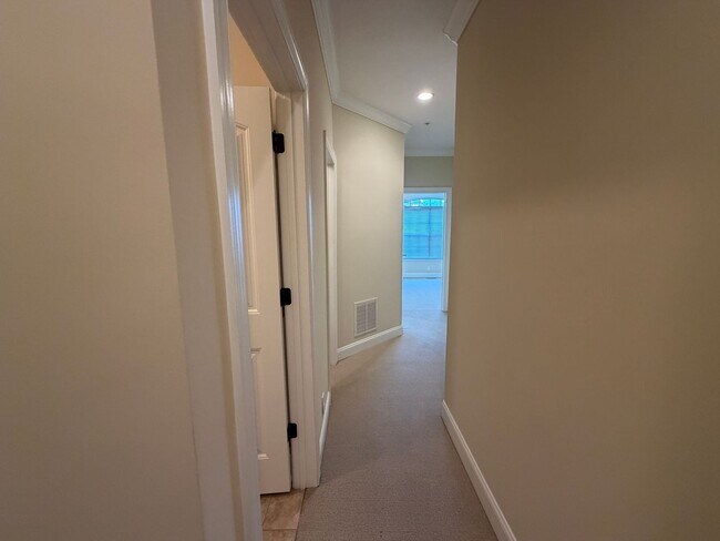 Building Photo - 501 Reserve Ln