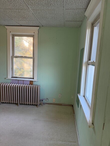 Building Photo - 15 E Adams Ave