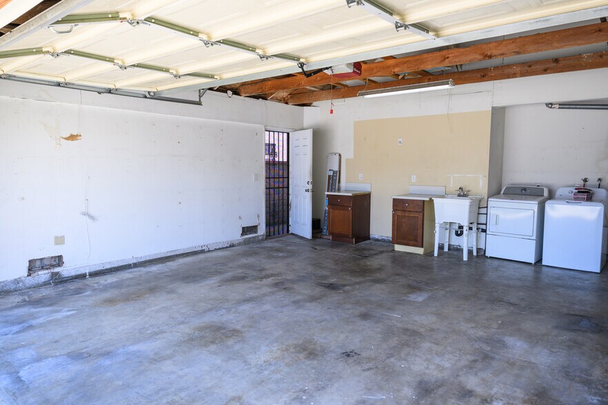 Building Photo - 8017 Alpaca St