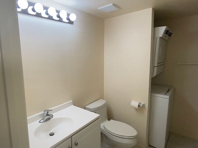 Building Photo - Palm Springs 3 br 3 bth on Golf Course