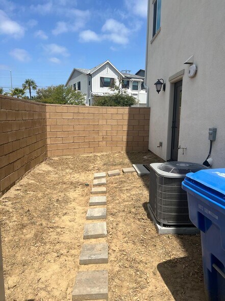 Building Photo - 27717 Stonehurst Ln