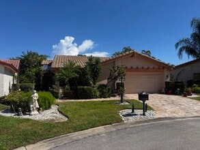 Building Photo - 5723 Lakeview Mews Cir