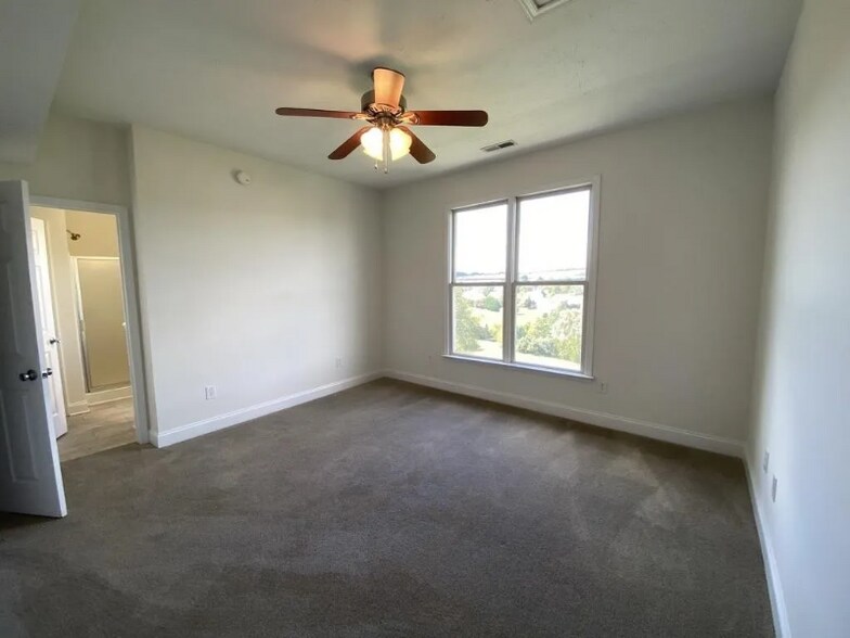 Building Photo - 50 Enchanted View Cir