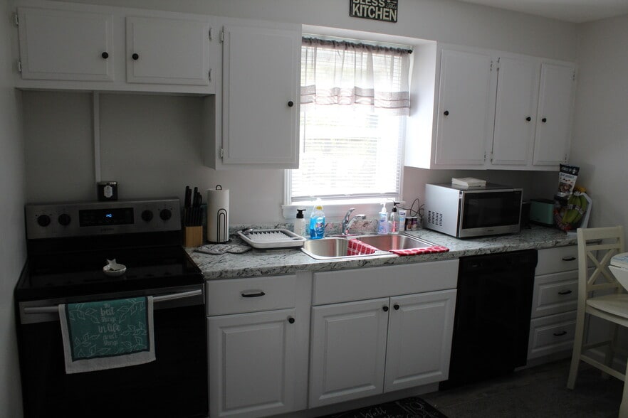 Kitchen; Totally renovated - 1395 Ross Ave