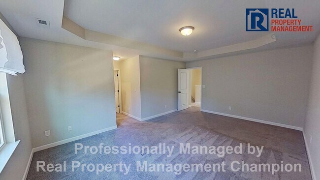 Building Photo - Spacious 3 BD/2.5 BA Home with Office Featuring Open Floorplan