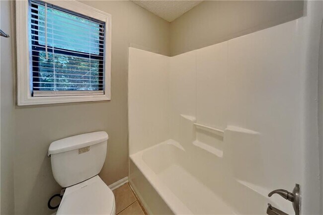 Building Photo - 1702 Hickory Grove Trail NW